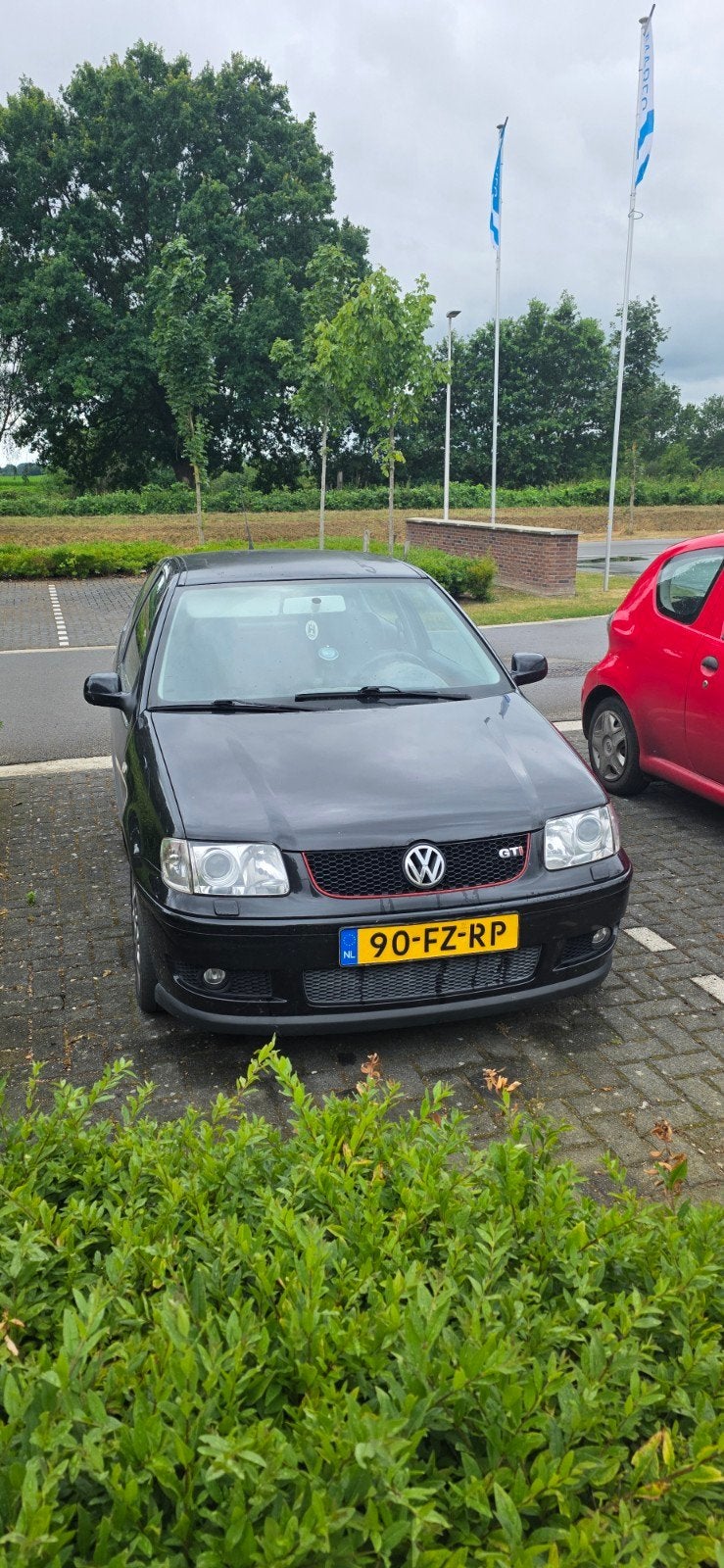 Volkswagen Polo GTI 1.6 92KW 2000 Zwart, Auto's, Voorwielaandrijving, 40 €/maand, 4 cilinders, Handgeschakeld