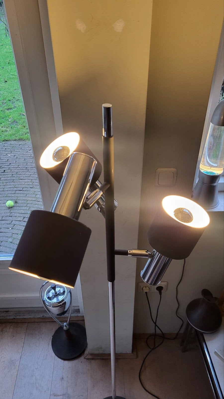Twee nette vintage staande Woja design lampen jaren 60, Huis en Inrichting, Ophalen, 150 tot 200 cm