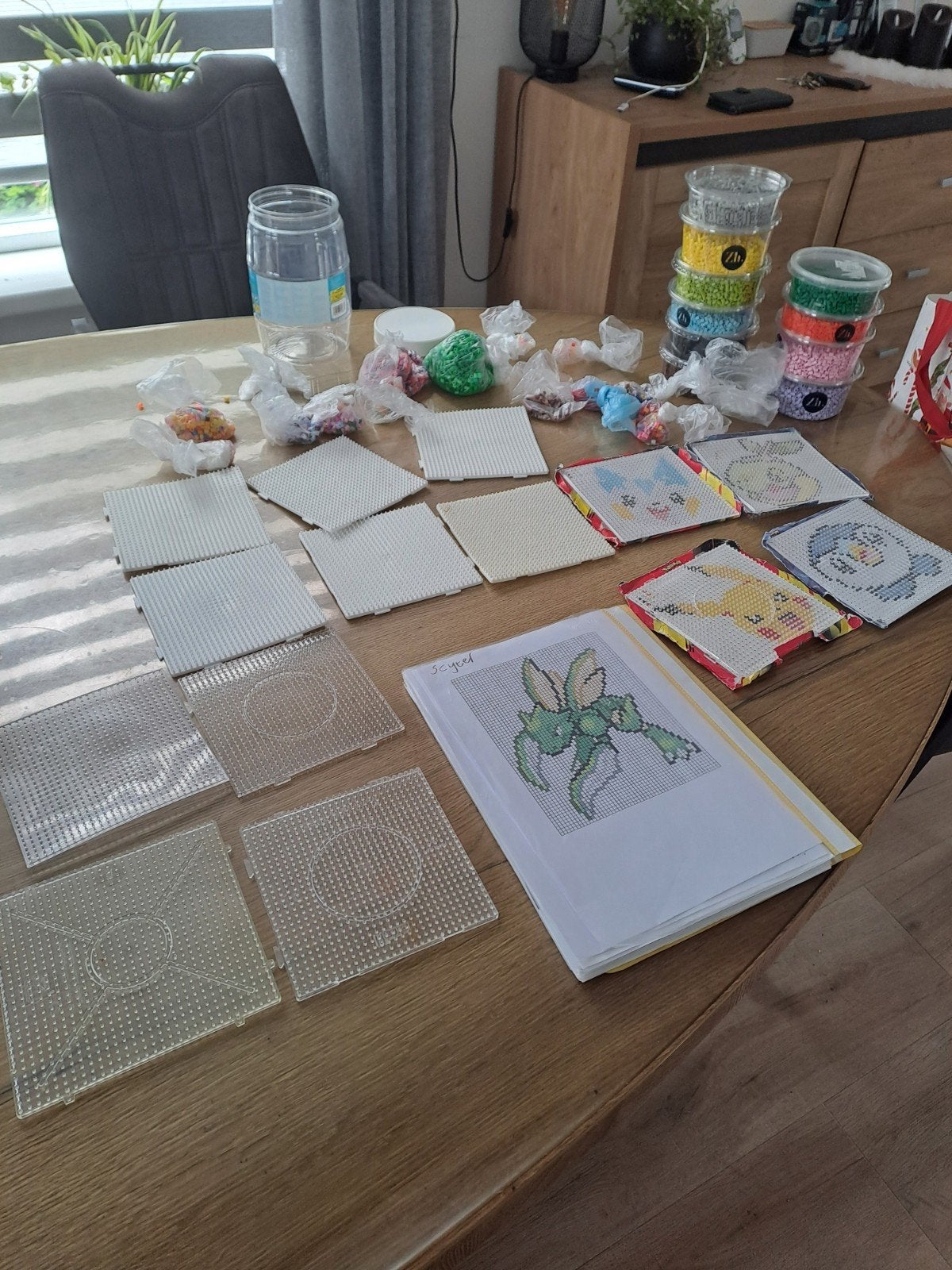 Grote partij Pokémon strijkkralen met voorbeelden en platen, Film en tv, Gebruikt, Meerkleurig, Ophalen of Verzenden