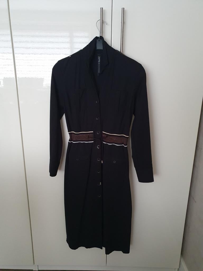 Zwarte ZIP73 jurk maat 38/M, Ophalen of Verzenden, Zo goed als nieuw, Maat 38/40 (M), Zwart