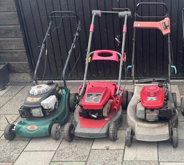 Drie gebruikte benzine grasmaaiers hobby, Ophalen, Cirkelmaaier, Gebruikt, Onbekend