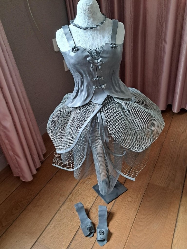 Gipsen Buste met Loden Jurk (75 cm), Overige onderwerpen, Buste, Handgemaakt, Overige materialen