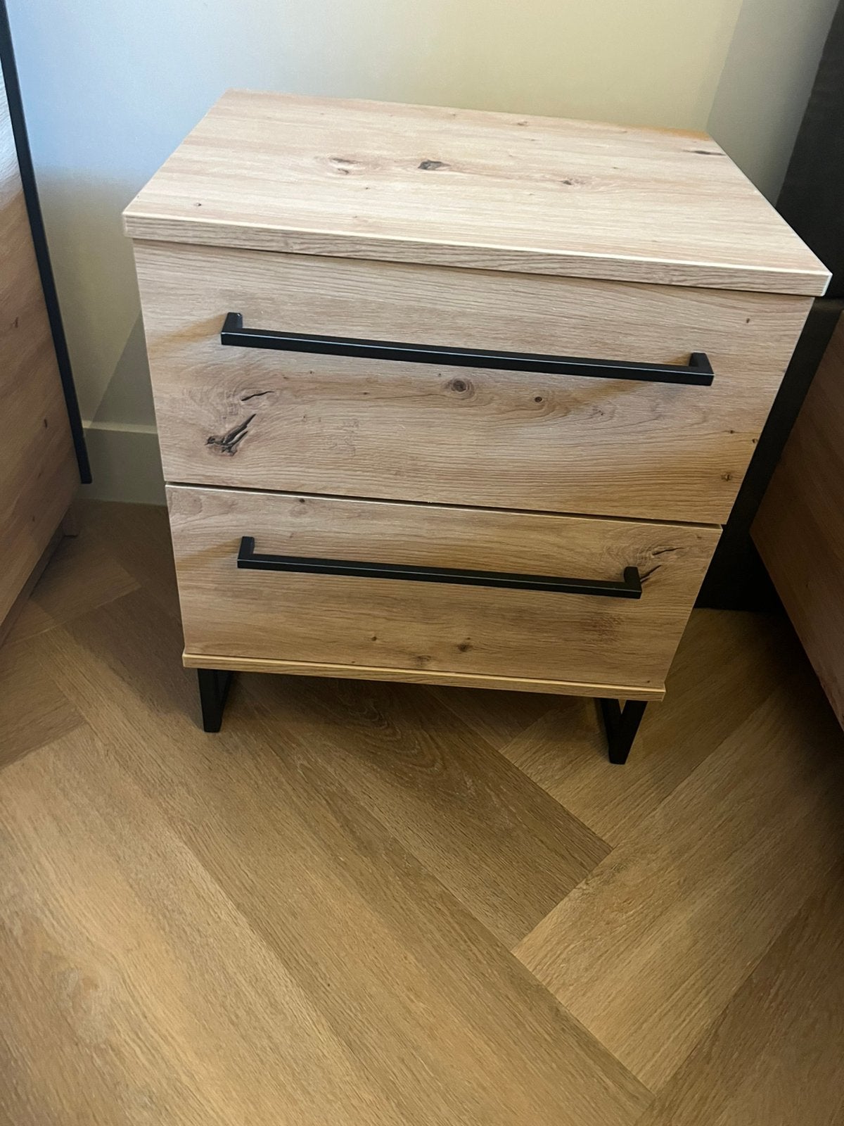 2 Meubella nachtkastjes, Ophalen, Zo goed als nieuw, 25 tot 50 cm, Minder dan 100 cm