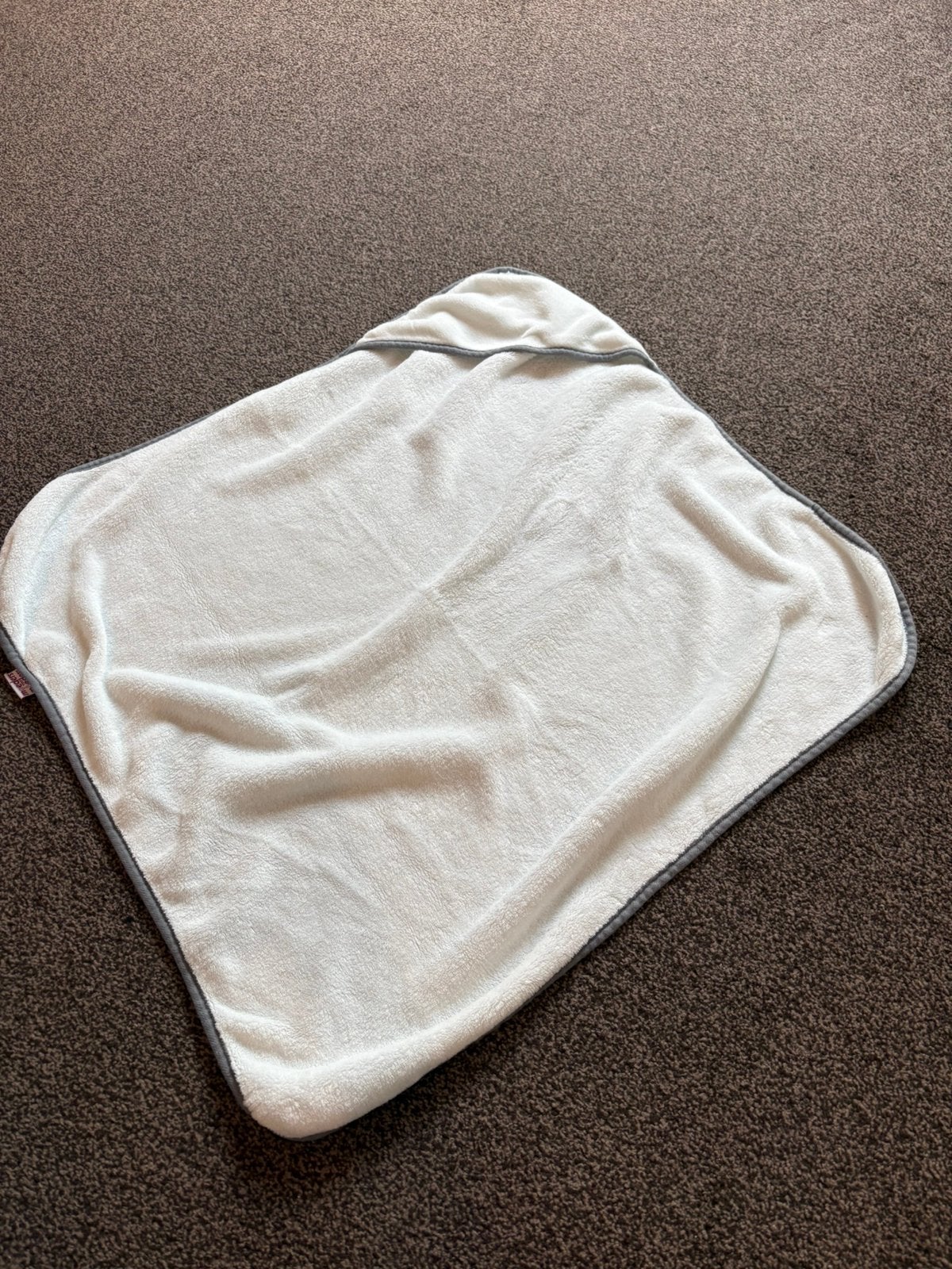 Zachte badcape / babydoek met capuchon wit met grijze rand, Ophalen of Verzenden, Zo goed als nieuw, Overige typen