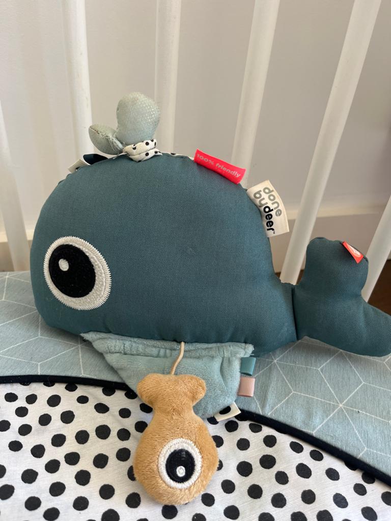 Done by Deer Walvis Mobiel/Speeltje met Spiegel, Kinderen en Baby's, Ophalen of Verzenden, Gebruikt, Mobiel