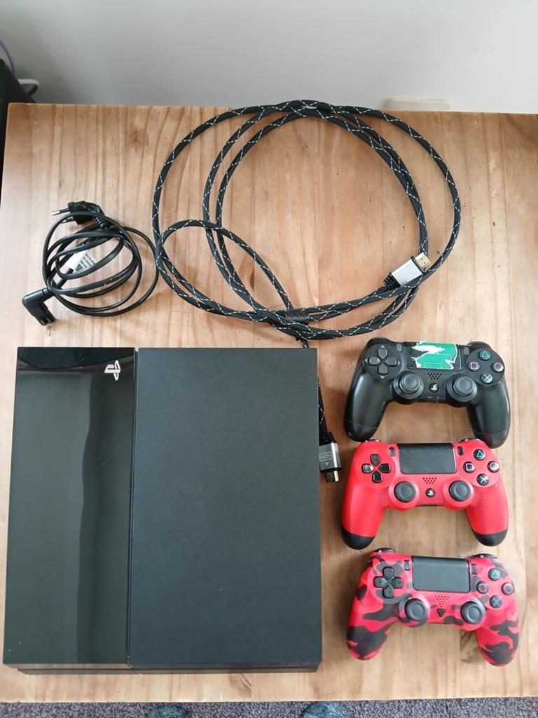 PlayStation 4 met 3 controllers en kabels, Ophalen of Verzenden, Original, Met 3 controllers of meer, 500 GB