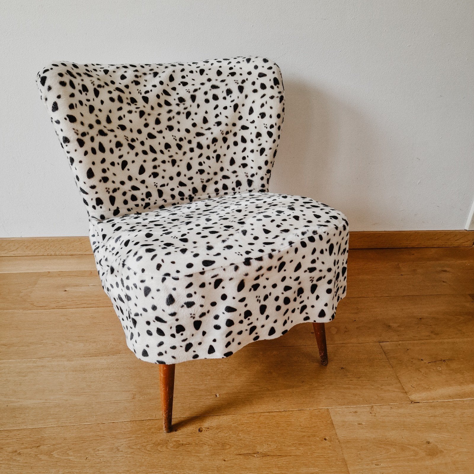 Vintage fauteuil opnieuw bekleed met dalmatier print, Ophalen