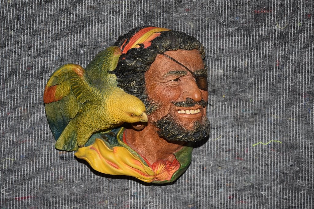 BOSSONS Artware - Buccaneer / Boekenier, Ophalen of Verzenden, Zo goed als nieuw, Mens