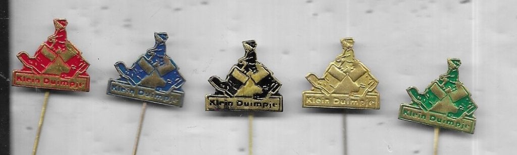 5 KLEIN DUIMPJE SPROOKJES SPELDEN UIT 1 SERIE, Verzamelen, Speldjes, Pins en Buttons, Ophalen of Verzenden, Gebruikt, Overige onderwerpen