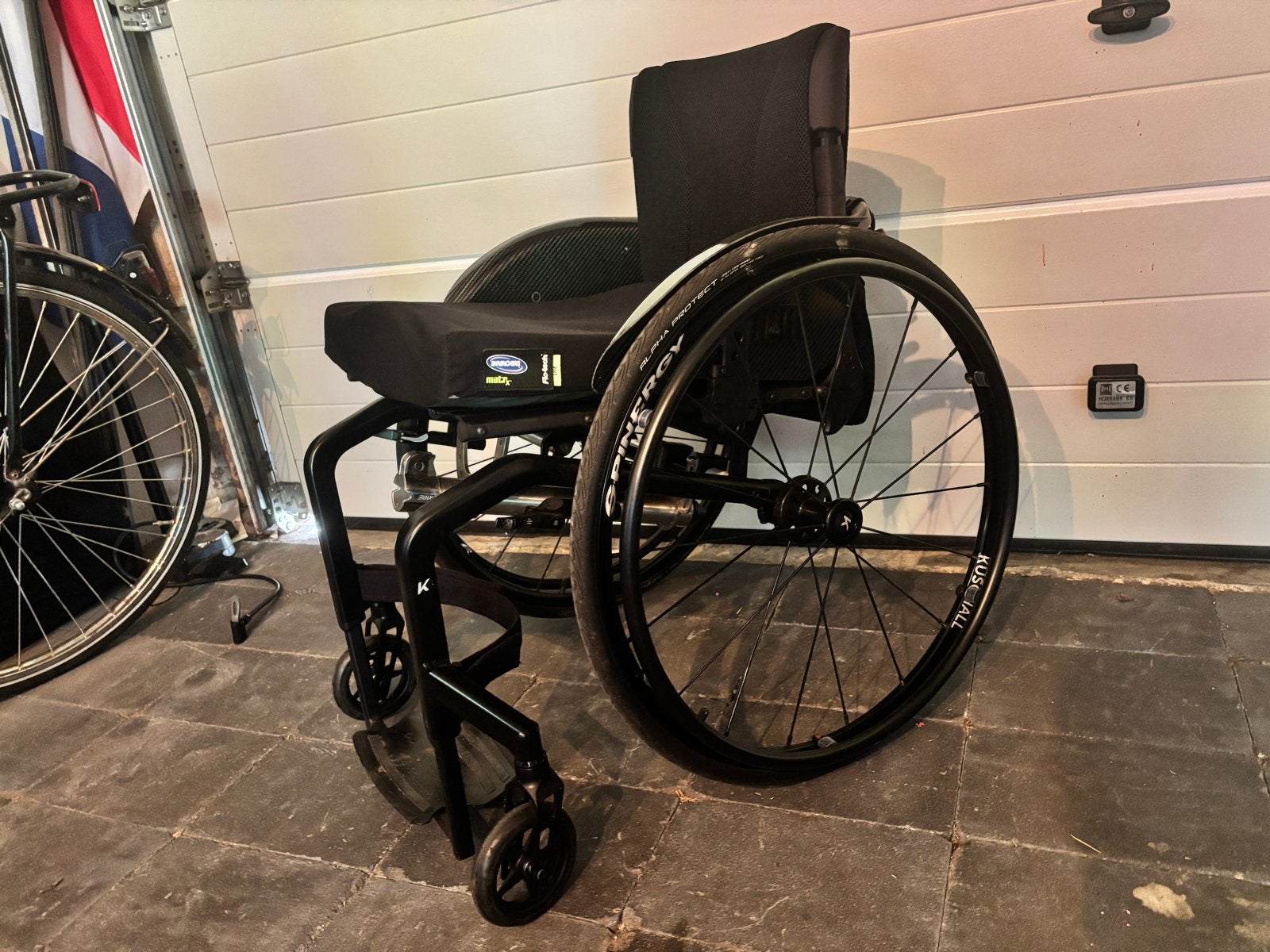 Sport rolstoel Kuchell K series 2.0 met carbon, Diversen, Rolstoelen, Ophalen, Inklapbaar, Zo goed als nieuw, Handbewogen rolstoel