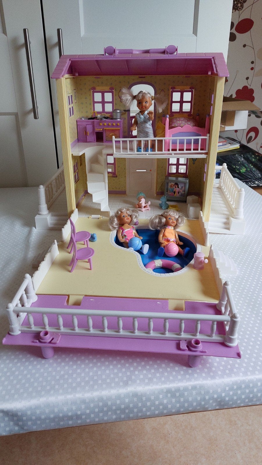 Barbie Kelly Pop-Up Huis 1998 met accessoires, Ophalen of Verzenden, Gebruikt, Barbie