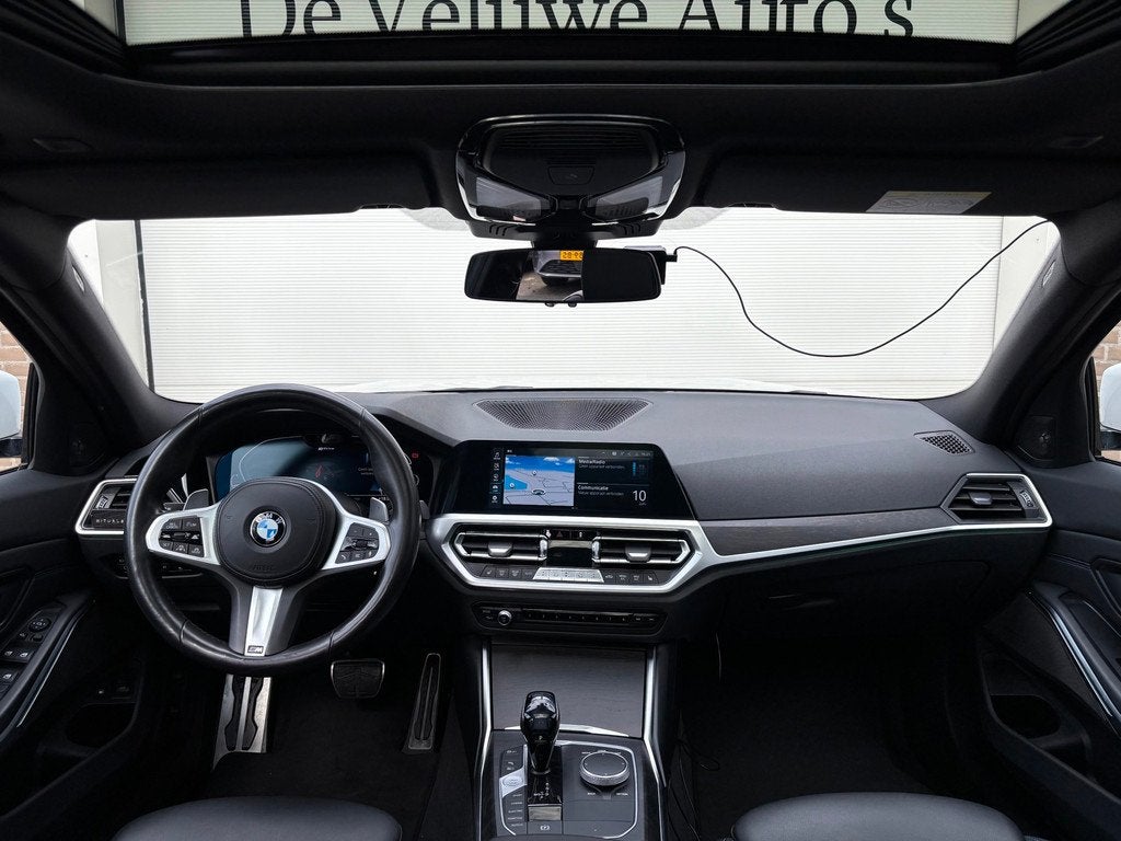 BMW 3-serie 330e High Executive M-sport|PANO|HUD|LED|ACC, Auto's, 1998 cc, Achterwielaandrijving, Gebruikt, Wit