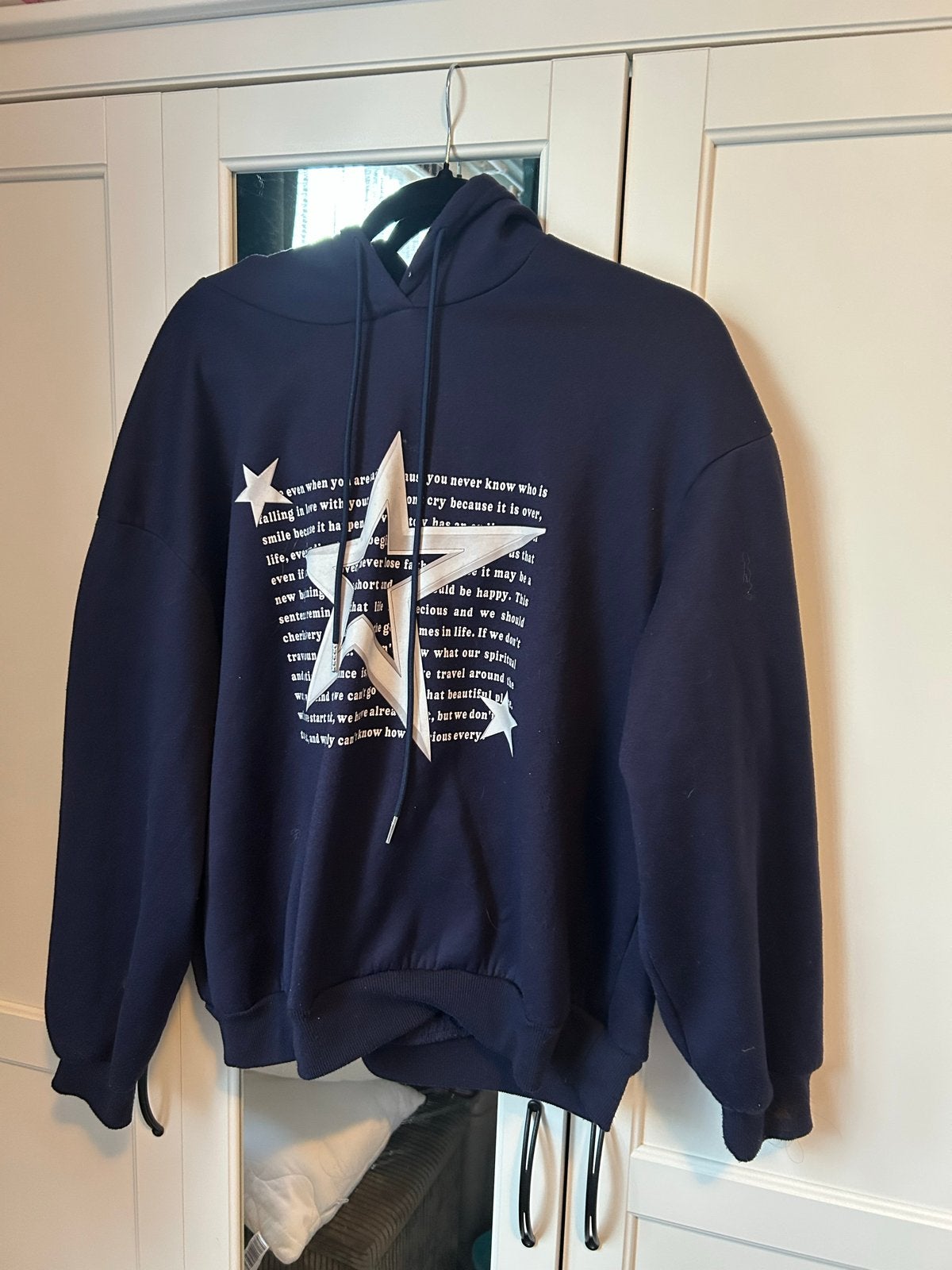 Shein Donkerblauwe Hoodie met Sterrenprint Maat L, Kleding | Dames, Truien en Vesten, Ophalen of Verzenden, Gedragen, Maat 42/44 (L)