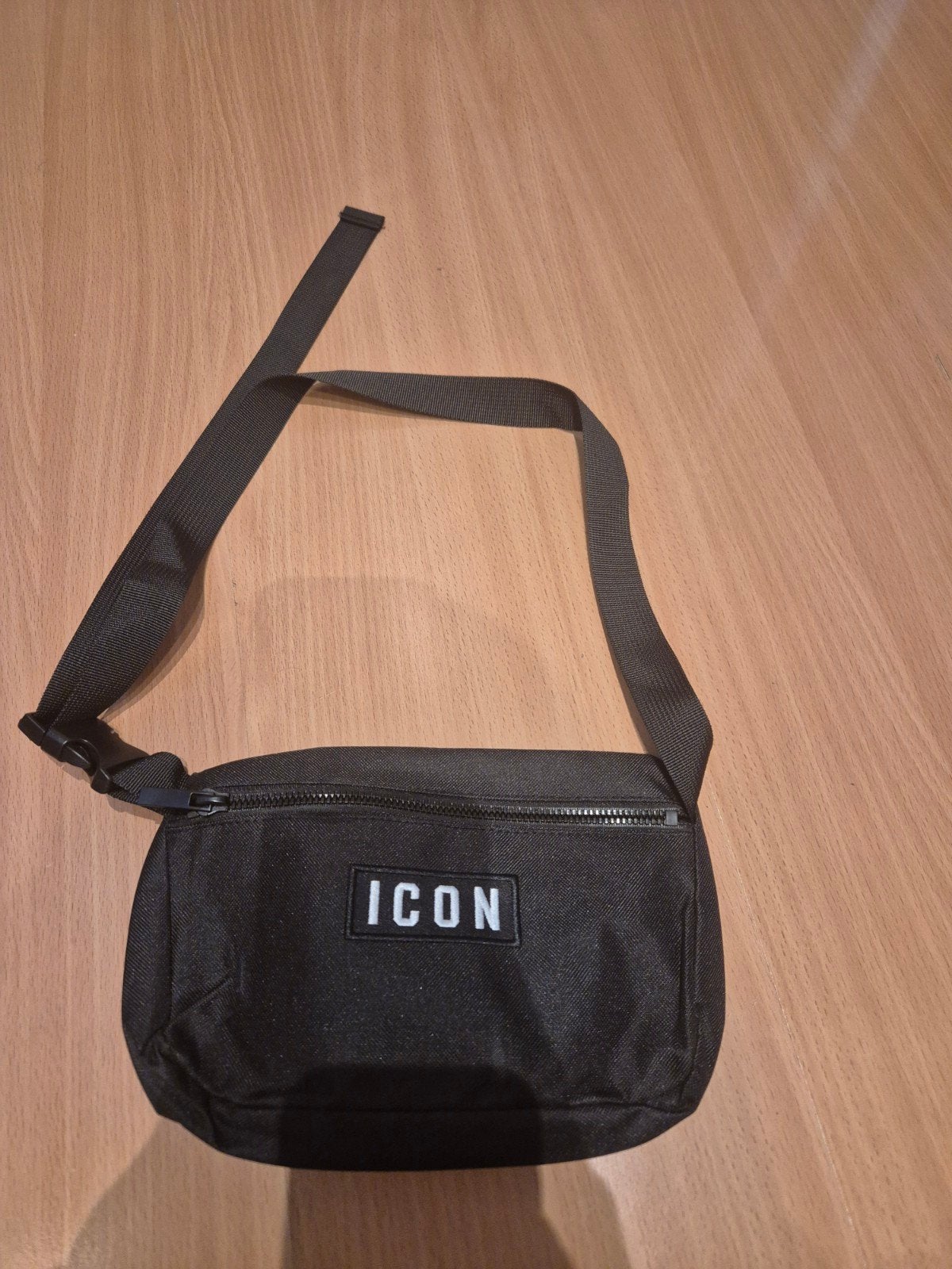 ICON Schoudertasje - Voor het gigantische ego!, Ophalen of Verzenden