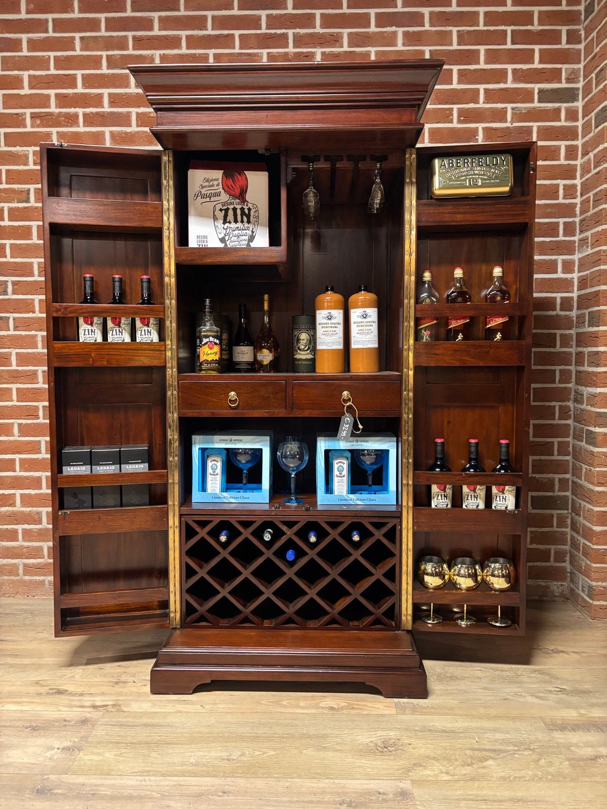 Drankenkast , wijnkast indrukwekkend engels mahoniehout, Ophalen, Info@chesterfieldjunkie.nl, Zo goed als nieuw, Gosemengelstraat 7