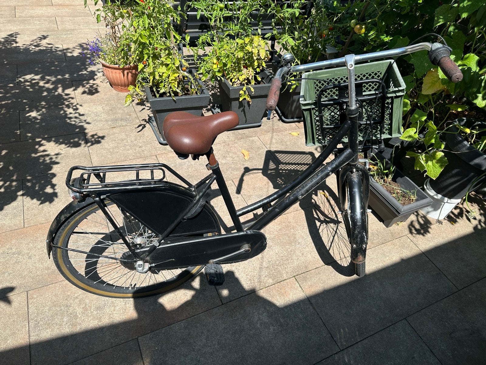 Zwarte Popal stadsfiets met mandje 56, Fietsen en Brommers, Fietsen | Dames | Damesfietsen, Velgrem, Ophalen, Overige merken, 53 tot 56 cm