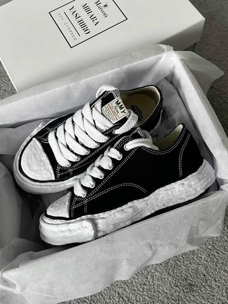 Maison Mihara, Ophalen of Verzenden, Nieuw, Zwart, Sneakers of Gympen