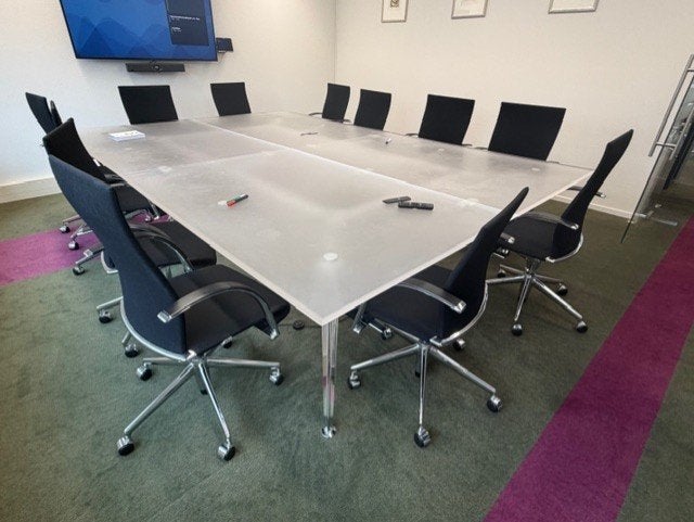 Design vergadertafel 340x230 cm met 12 Ahrend stoelen, 2sets, Gebruikt, 200 cm of meer, Ophalen of Verzenden, Vijf personen of meer