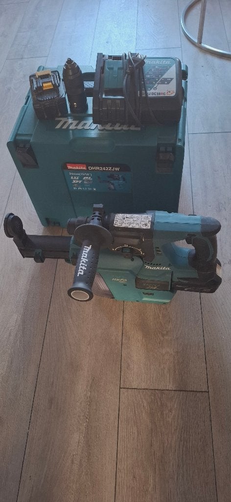 Makita Accu boorhamer met stofafzuiging DHR242ZJW, Doe-het-zelf en Verbouw, Ophalen of Verzenden, Gebruikt, Boor- en/of Breekhamer