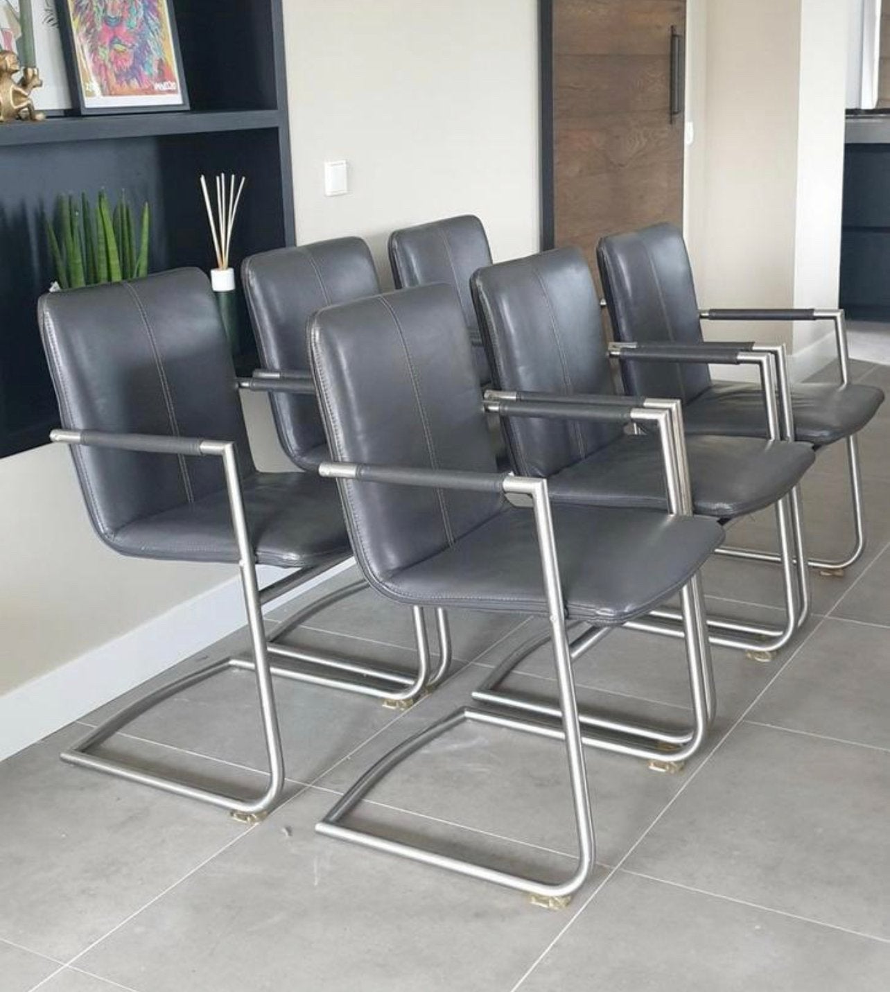 4/6 grijs lederen Henders & Hazel design eetkamerstoelen, Huis en Inrichting, Stoelen, Ophalen, -, Zo goed als nieuw, Grijs