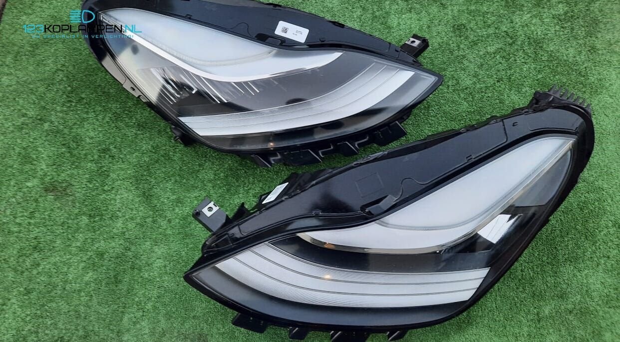 Tesla Model 3 Full LED koplamp koplampen links rechts