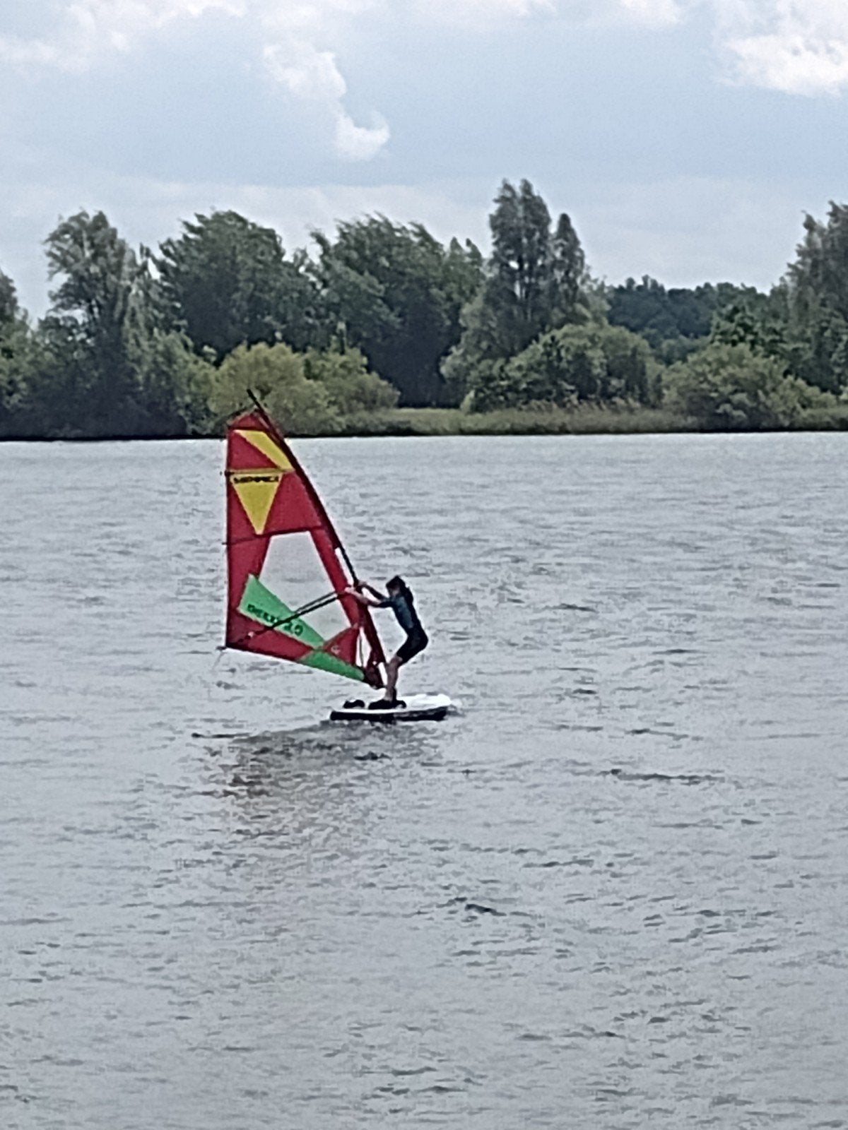 Kinderzeil om te leren surfen - met gat, maar functioneel, Watersport en Boten, Ophalen, Gebruikt, Minder dan 3.5 m², Met mast