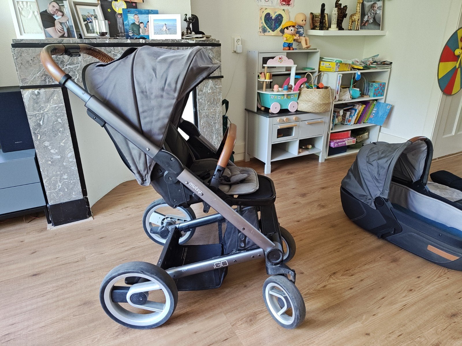 Mutsy Igo Inclusief: Voetenzak, Reiswieg, Regenhoes, Parasol, Ophalen, Mutsy