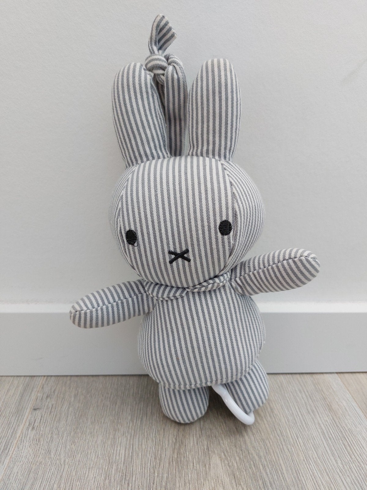 Knuffel muziekdoos Nijntje miffy streep grijs K9090, Ophalen of Verzenden, Zo goed als nieuw, Konijn