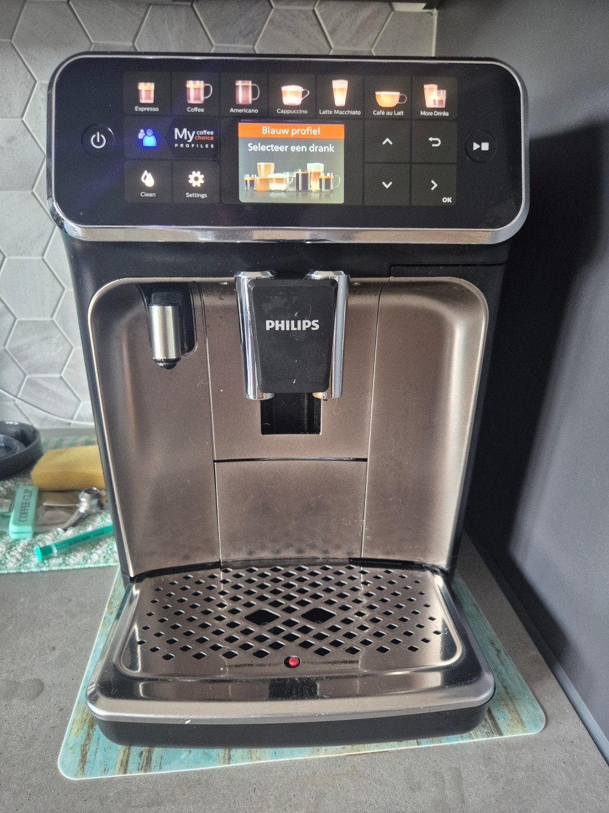 Philips LatteGo 5400 serie Ep5447
Philips LatteGo 5400 serie, Witgoed en Apparatuur, Afneembaar waterreservoir, Gebruikt, Koffiemachine