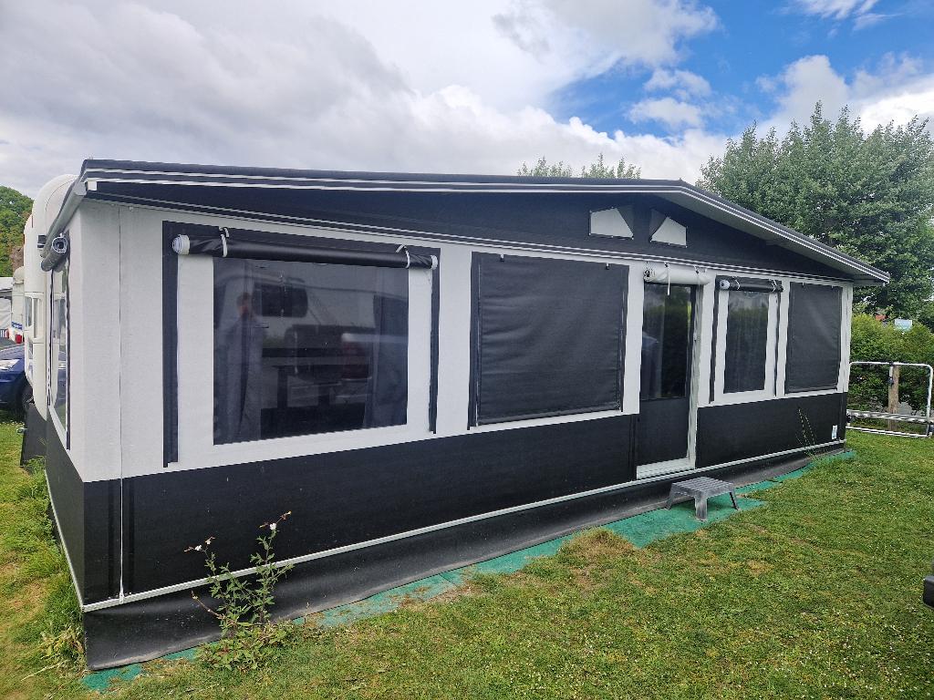 ZGAN Voortent 4 seizoenen Jaarplaats 770 x 300 ADM 4950,- !!, Caravans en Kamperen, Rue du zoning 3 4557 TINLOT (B), Zo goed als nieuw