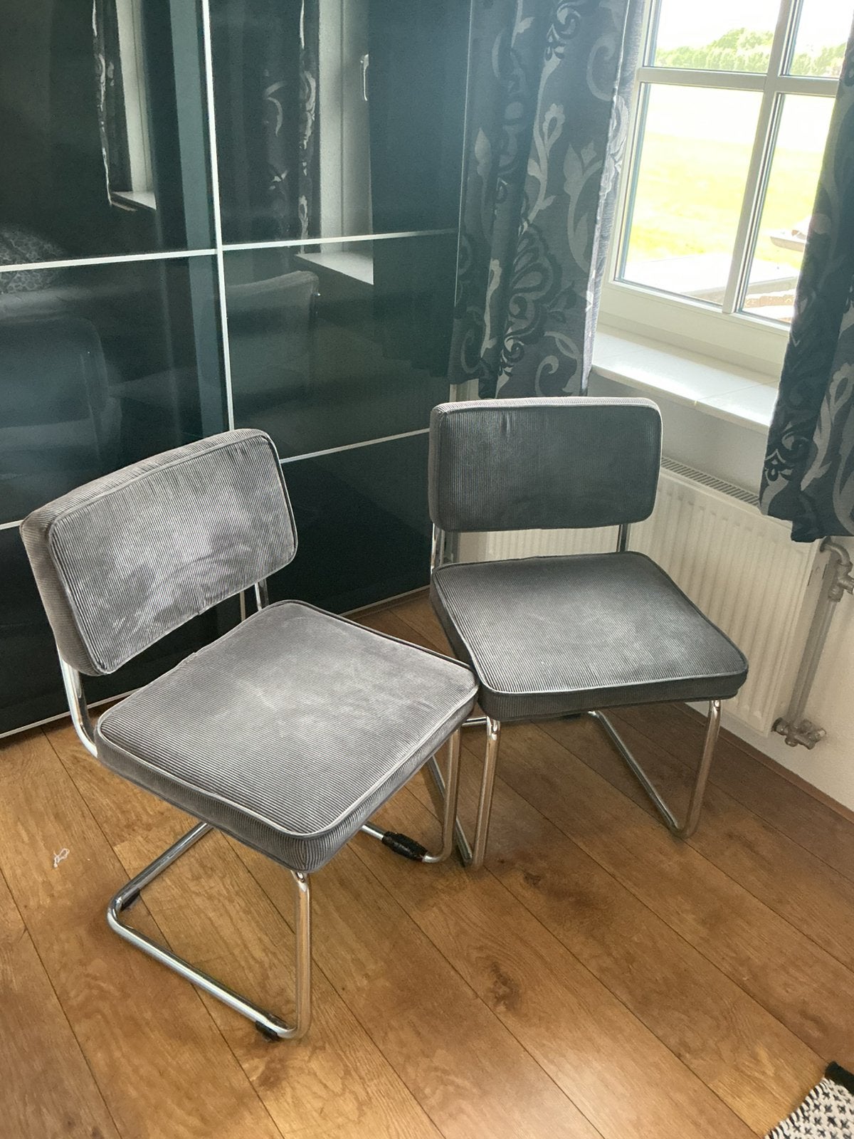 Corduroy eetstoelen 2, Huis en Inrichting, Stoelen, Ophalen, Zo goed als nieuw, Zwart, Twee