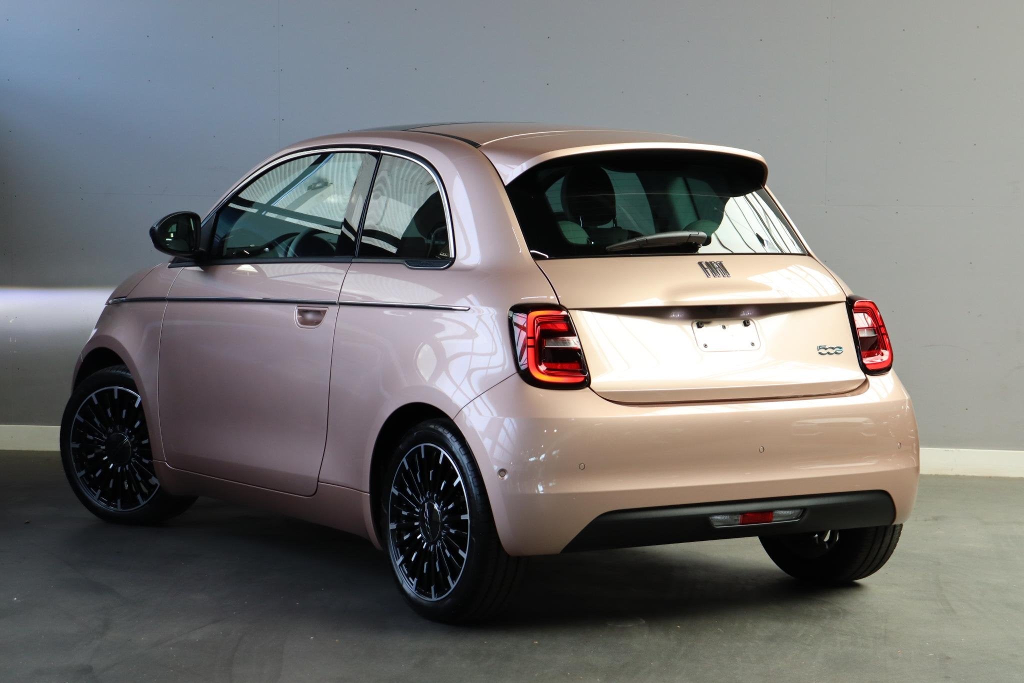 Fiat 500 La Prima 42 kWh 2+6 jaar garantie / Snel leverbaar, Auto's, Fiat, 12 maanden, Automatische klimaatregeling, 118 pk, 4 stoelen