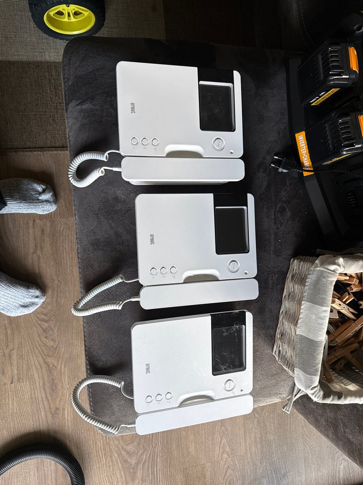3x Urmet 1740/40 Video Intercom Toestellen met Montageplaten, Ophalen of Verzenden, Zo goed als nieuw