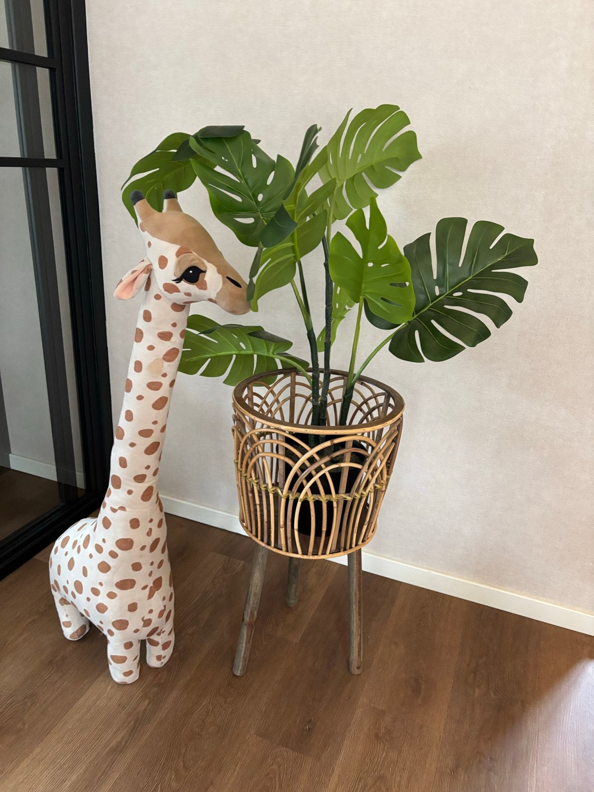 Jungle Thema Decoratie: Giraffe Knuffel H&M en plant, Ophalen, Zo goed als nieuw, Overige typen
