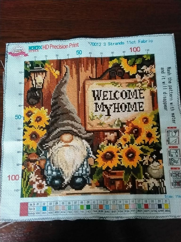 Geborduurd schilderij kabouter met zonnebloemen, Ophalen of Verzenden, Overige typen