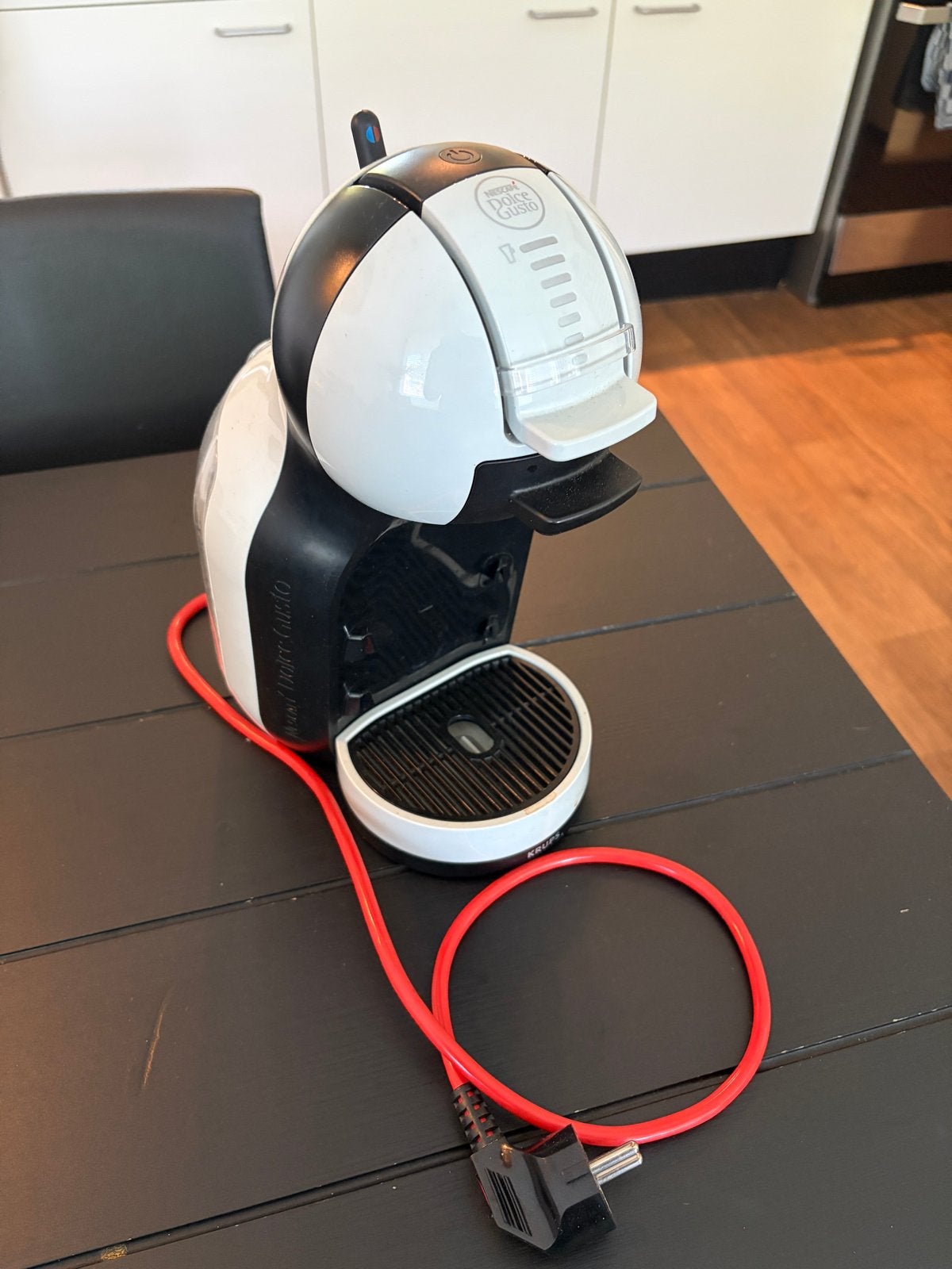 Nescafé Dolce Gusto Mini Me Koffiecupmachine, Gebruikt, Koffiemachine, Ophalen of Verzenden, 1 kopje