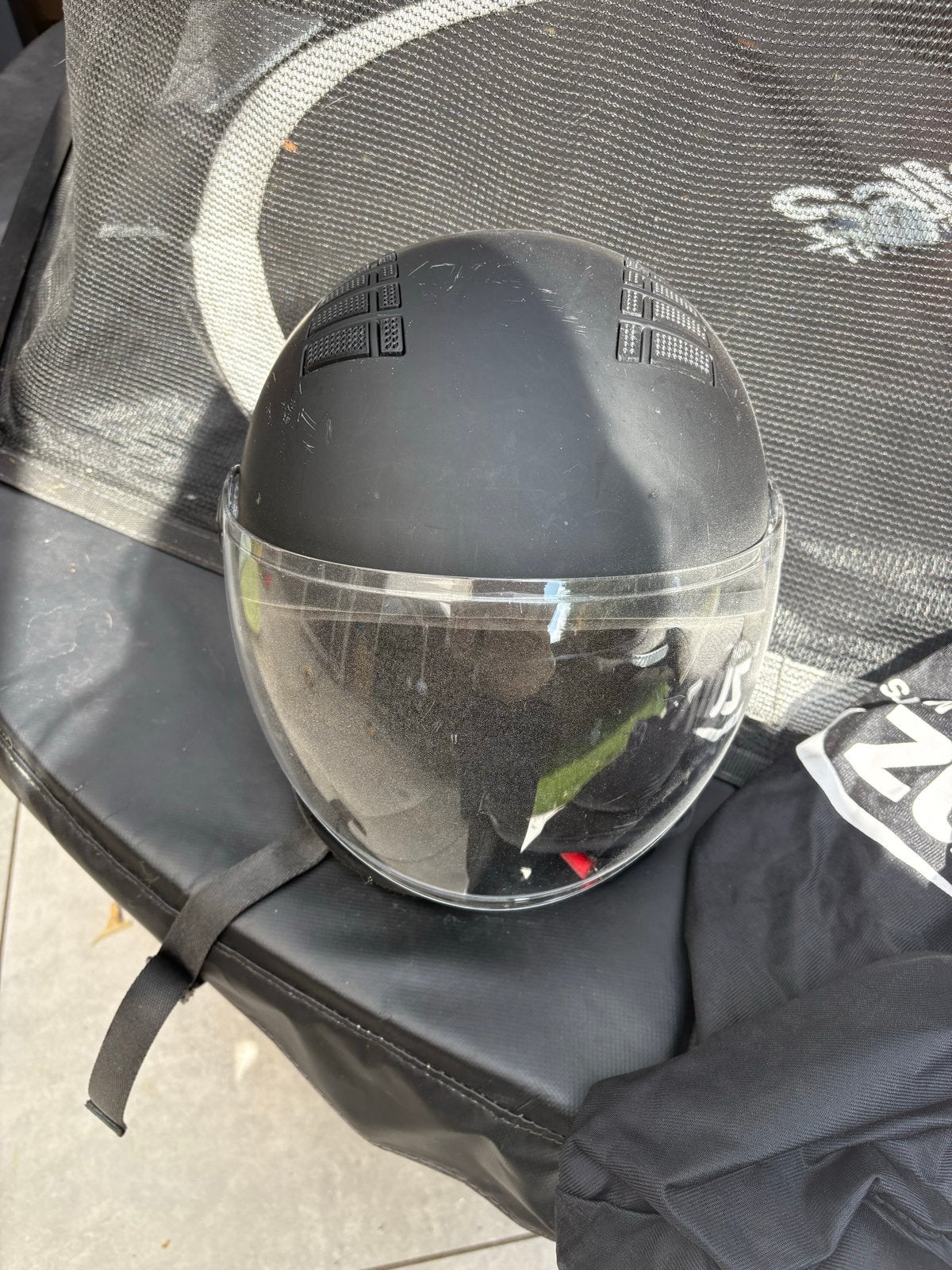 Zwarte Vinz Helm - Maat M (57-58 cm), Fietsen en Brommers, Brommerhelmen, Ophalen, Gebruikt, Medium