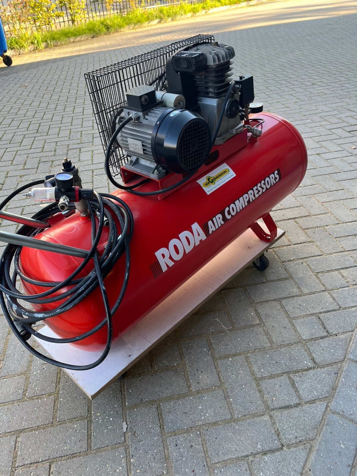 Roda compressor 150L 3PK, Doe-het-zelf en Verbouw, Minder dan 25 liter, Ophalen of Verzenden, Zo goed als nieuw, Minder dan 200 liter/min