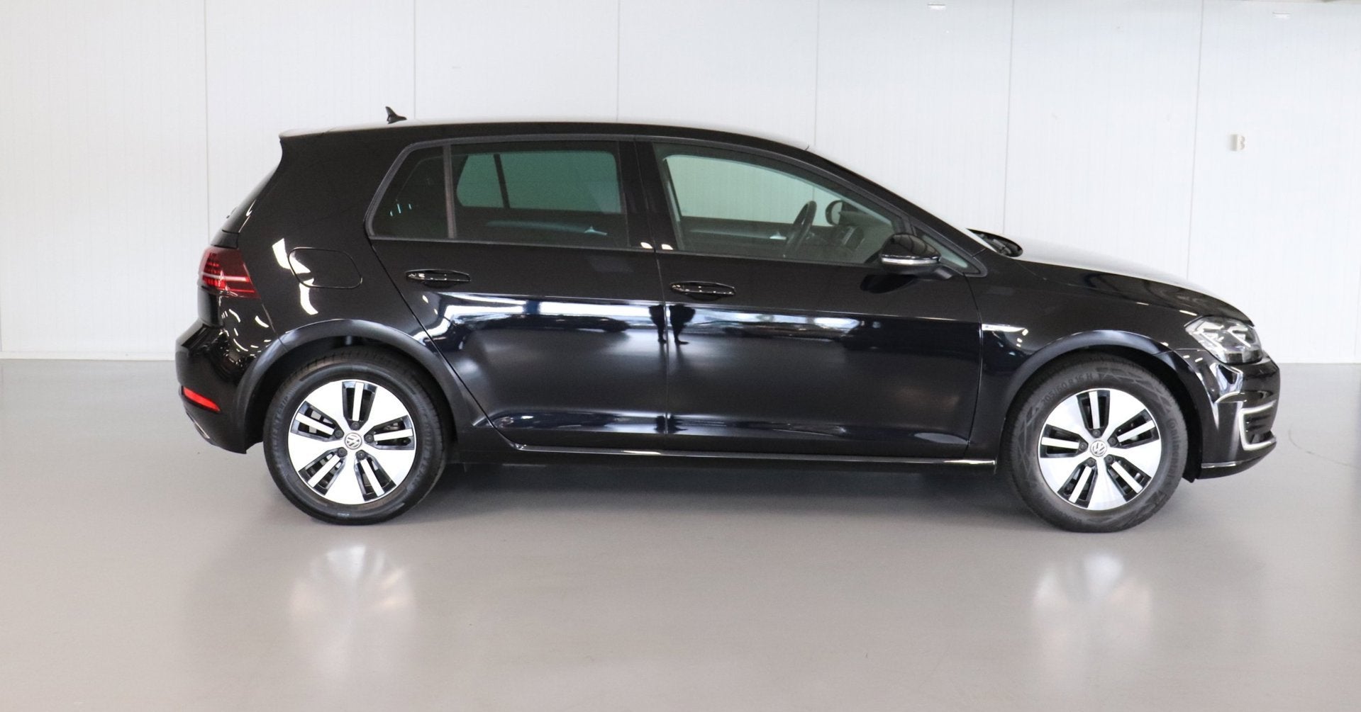 Volkswagen E-Golf Volkswagen e-Golf | Vol opties | Zwart | 7, Dealer onderhouden, Gebruikt, Zwart, 35 kWh