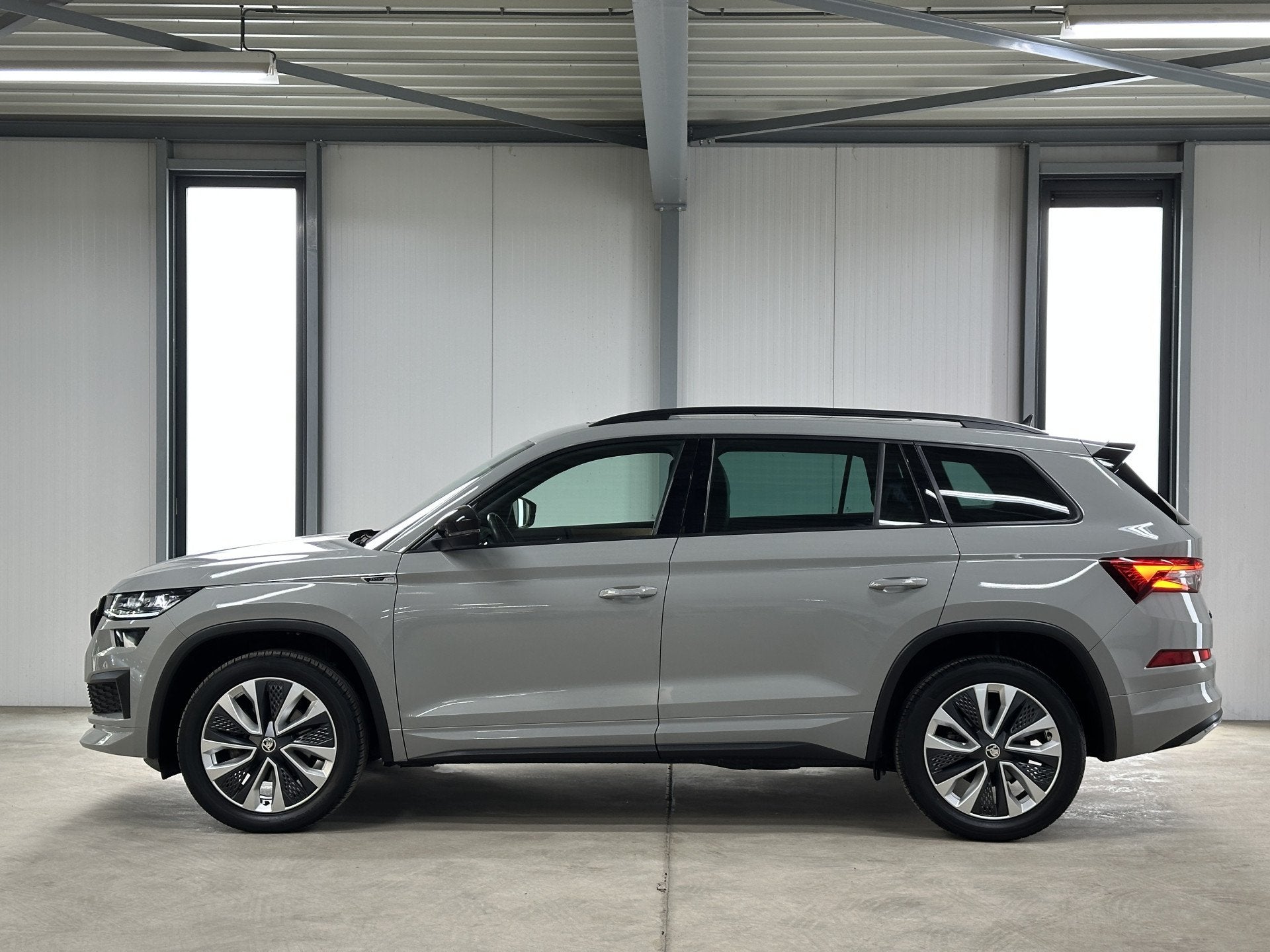 Skoda Kodiaq 1.5 TSI DSG Sportline Business 7p. | Pano | Acc, Auto's, Skoda, 12 maanden, Zwart, 4 cilinders, 14 km/l