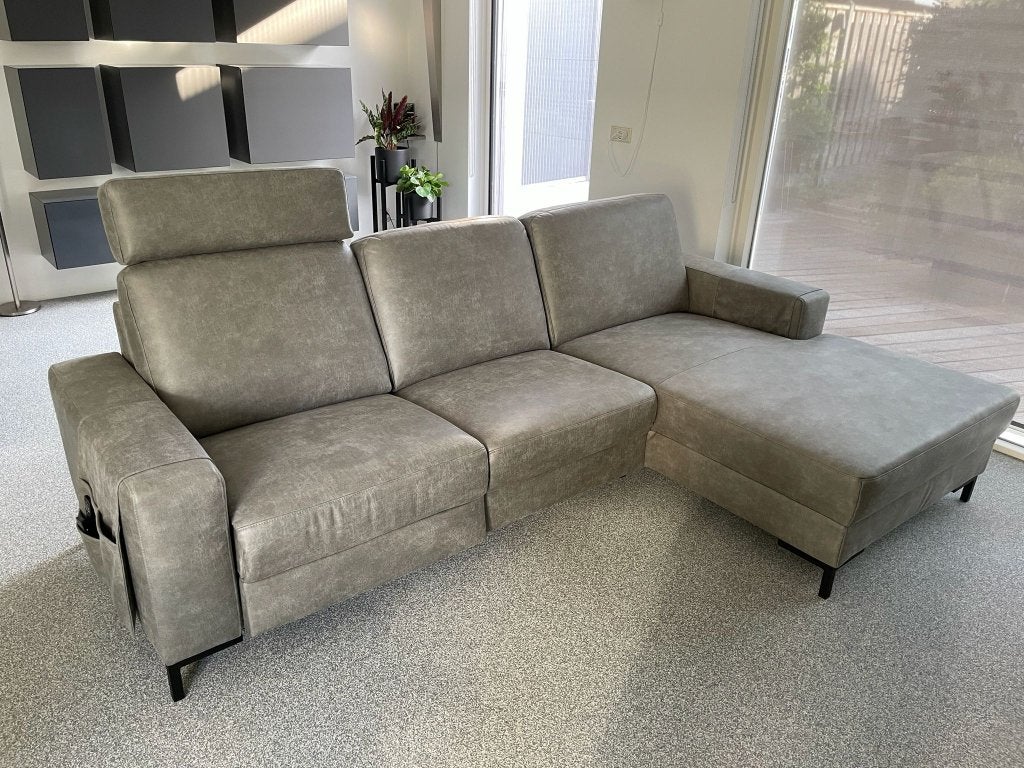 Zo goed als nieuwe (hoek)bank met relaxfunctie., Huis en Inrichting, Ophalen, 250 tot 300 cm, Minder dan 75 cm, Strak, eigentijdse design