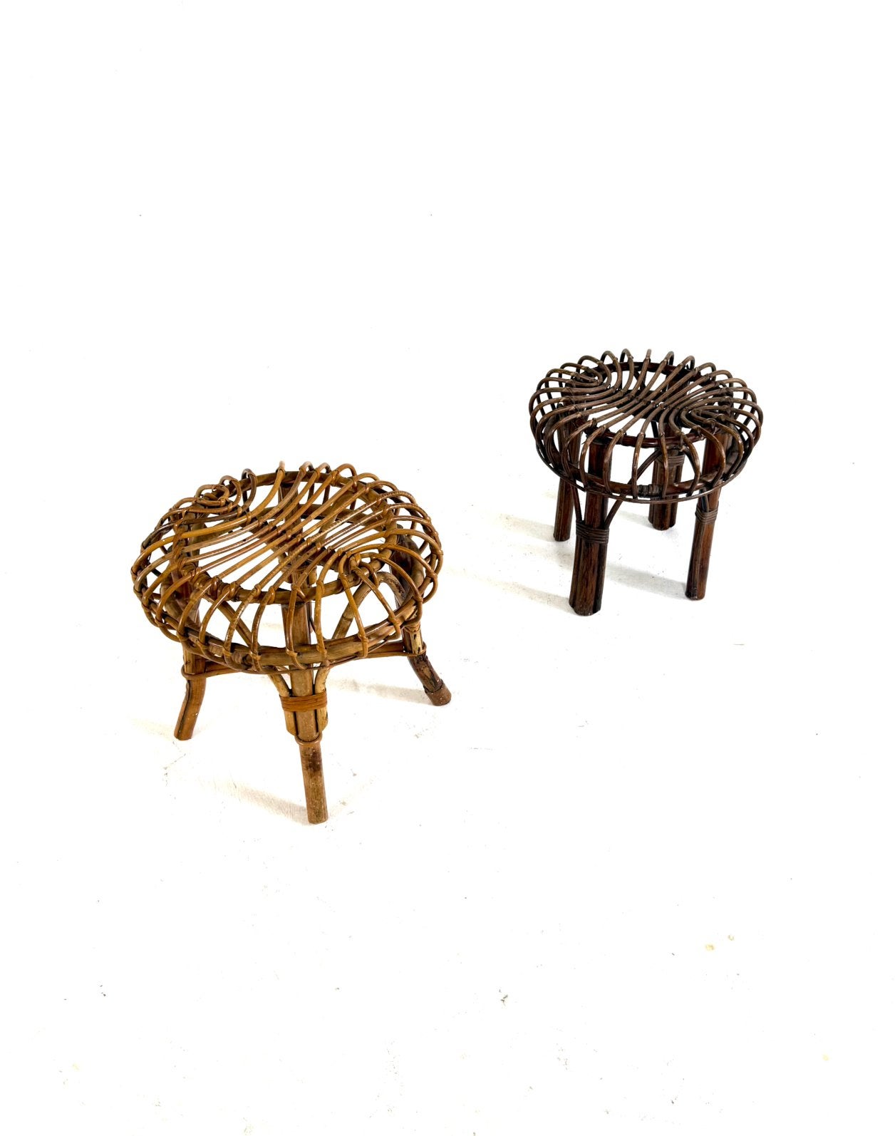 Set van 2 rotan krukjes, Frankrijk ‘70, Overige materialen, Ophalen of Verzenden, Zo goed als nieuw, Nvt