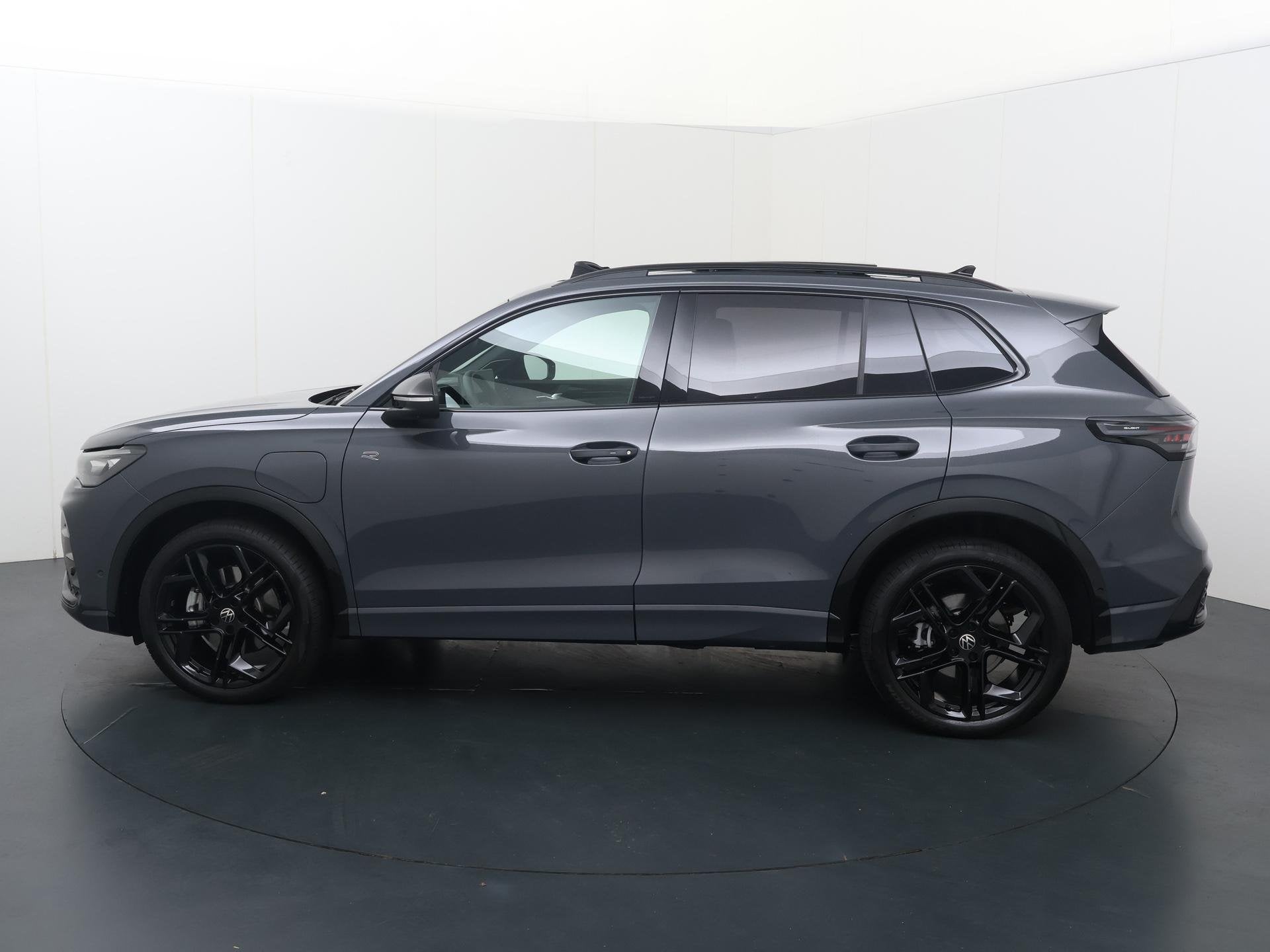 Volkswagen Tiguan 1.5 eHybrid R-Line | SoH 100% | Trekhaak |, 12 maanden, Euro 6, 4 cilinders, 150 min
