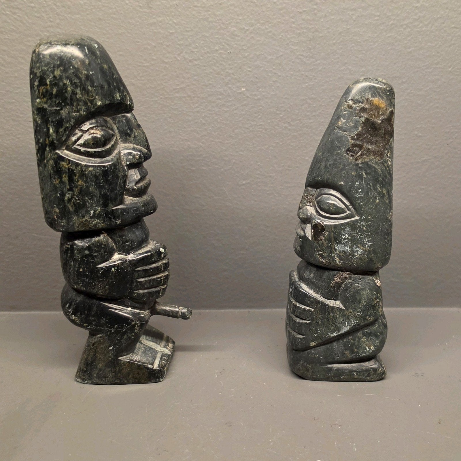 unieke Set van 2 handgesneden stenen beelden: man en vrouw, Antiek en Kunst, Minder dan 20 cm, Ophalen of Verzenden, Handgemaakt
