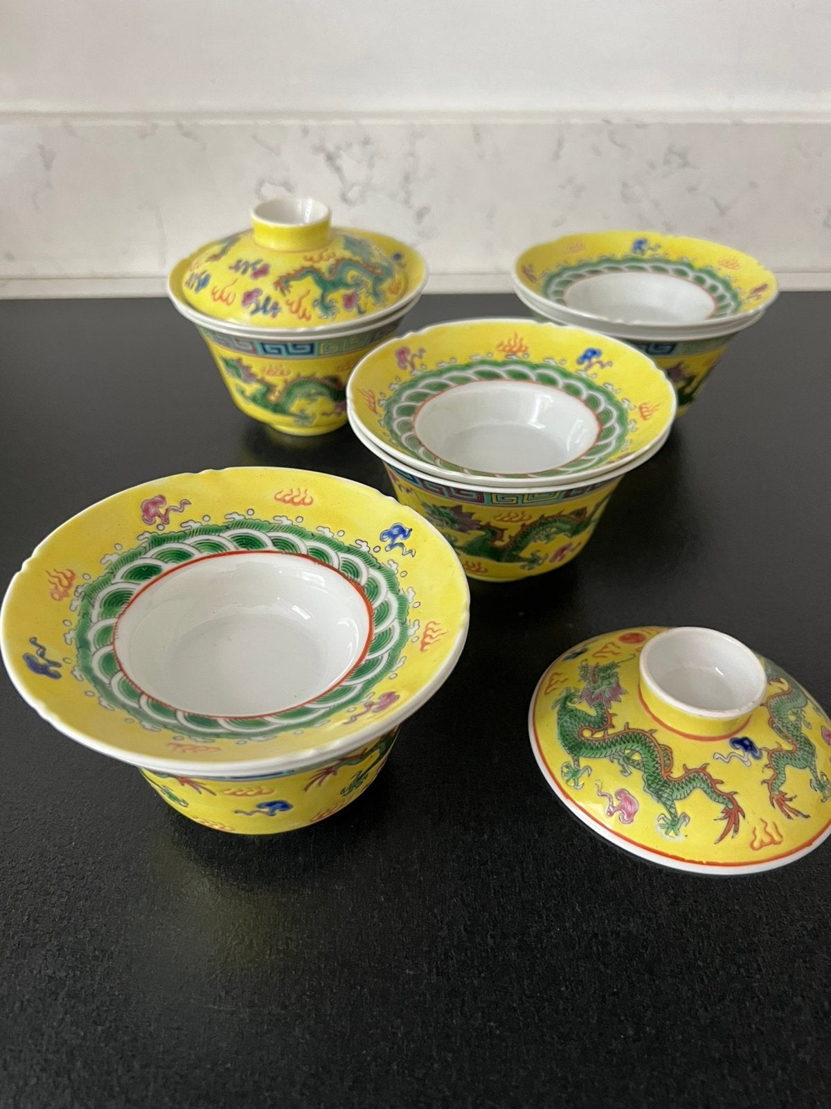 Chinese theekommetjes met deksel en schotels., Antiek en Kunst, Ophalen of Verzenden