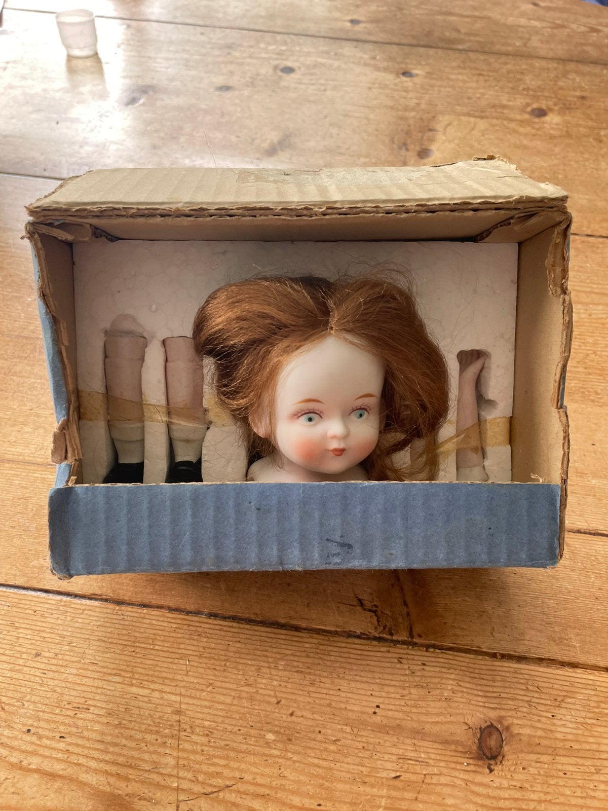 Vitage Doe het Zelf Set Porseleinen Popje van Seto Yukaya., Antiek en Kunst, Curiosa en Brocante, Verzenden
