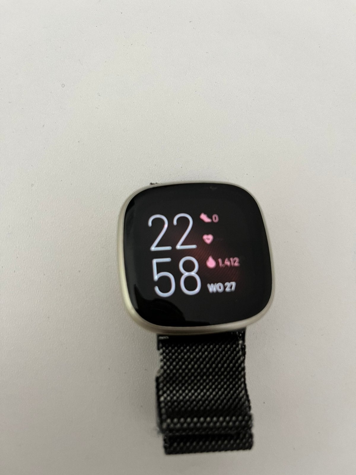 Fitbit Versa 3 smartwatch met magnetische band en oplader, Hartslag, Zwart, IOS, Ophalen of Verzenden
