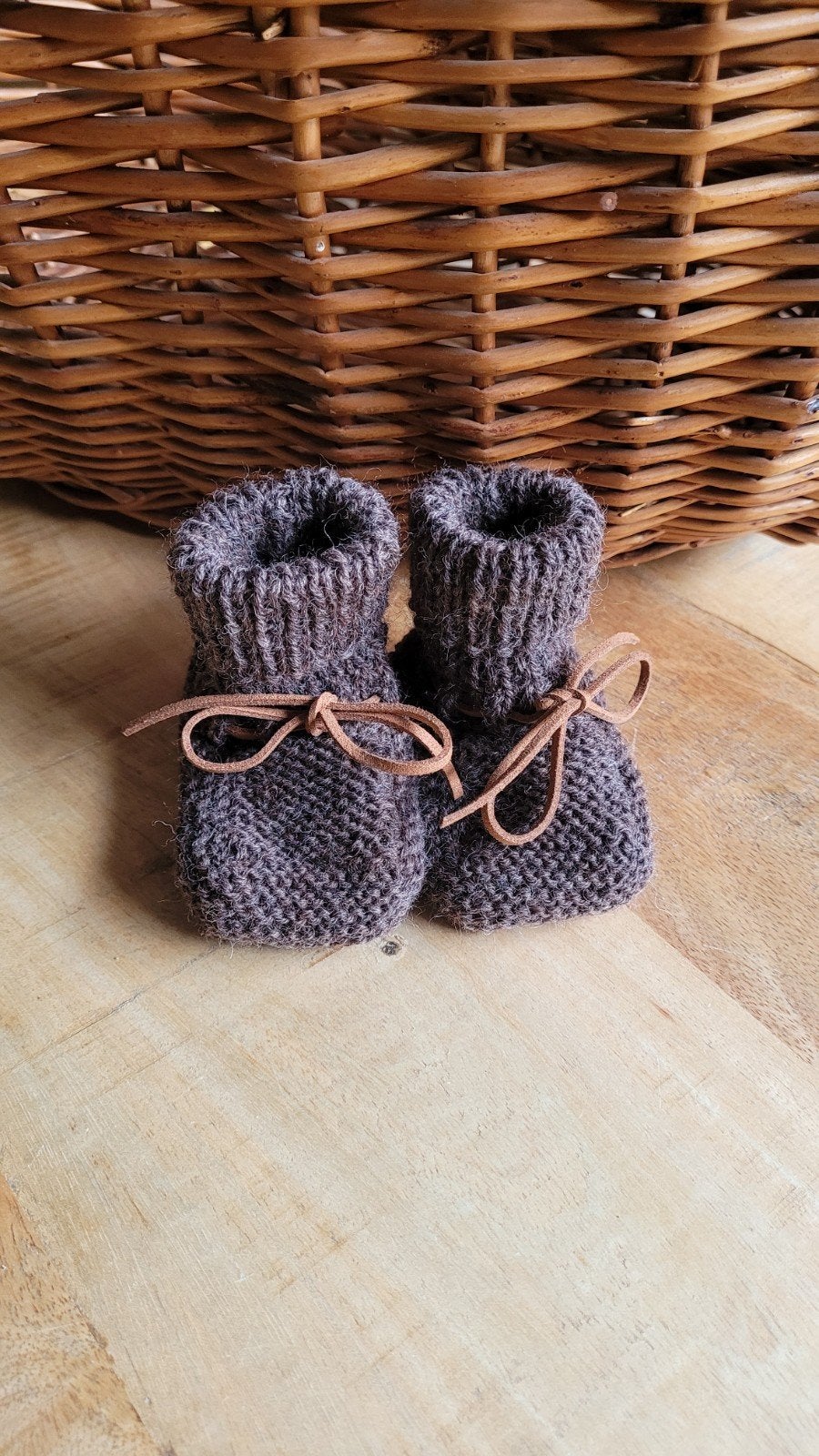 Handgebreide babyslofjes - Bruin, Slofjes, Jongetje of Meisje, Handgemaakt, Ophalen of Verzenden