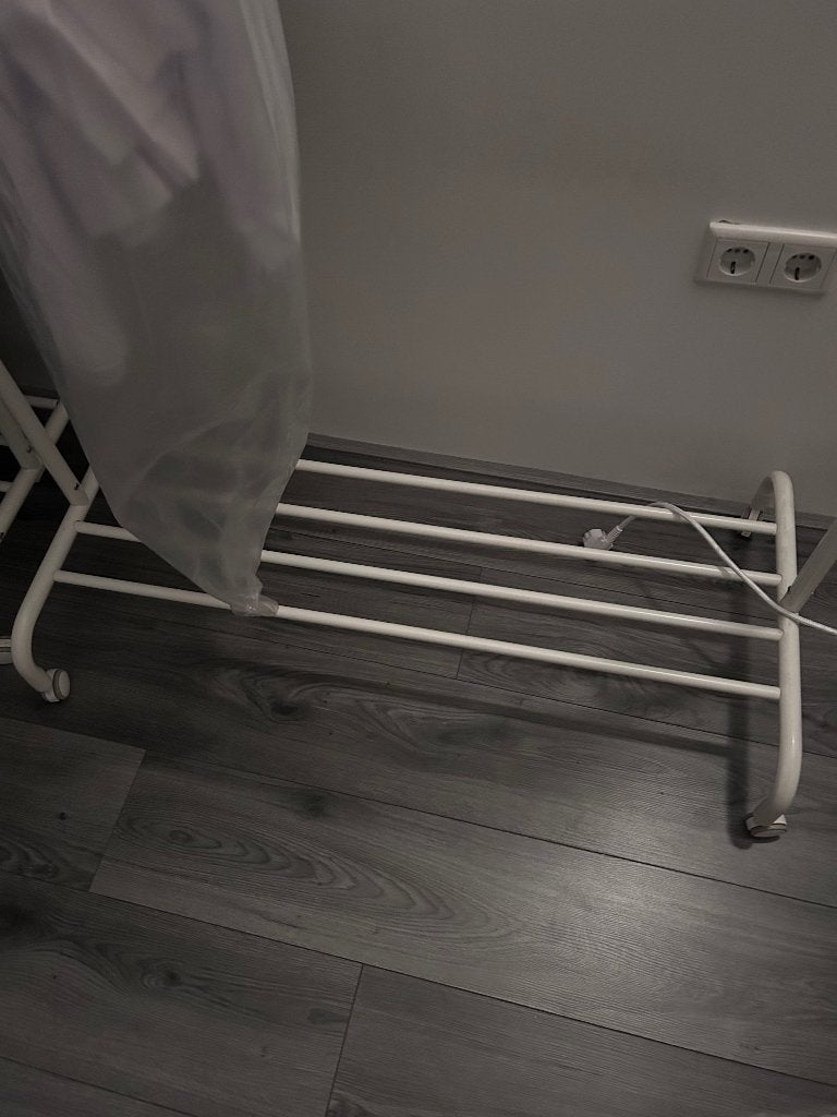 Kledingrek Ikea, Ophalen