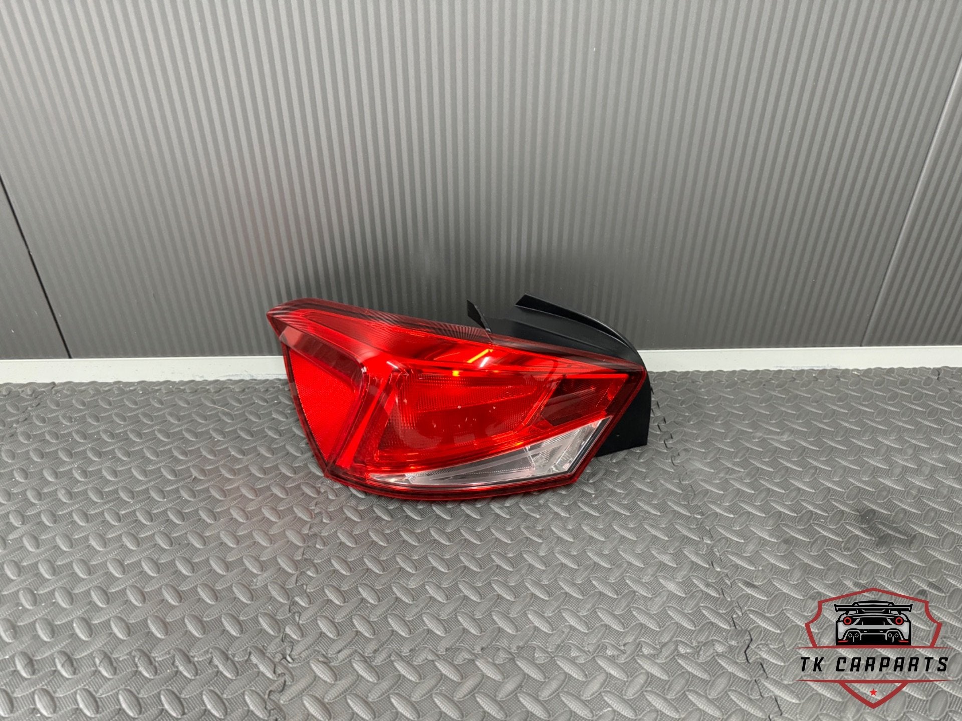Seat ibiza 6f links achterlicht 6f0945095h, Gebruikt, Autovia A-2, Km 585 585
08760  Martorell, ES, Ophalen of Verzenden, SEAT S.A.